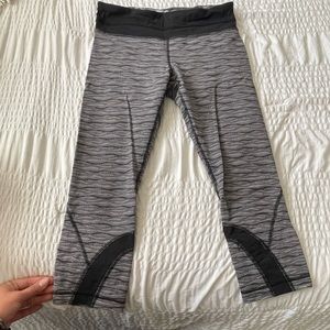 Size 6 Lululemon capris 🖤🩶